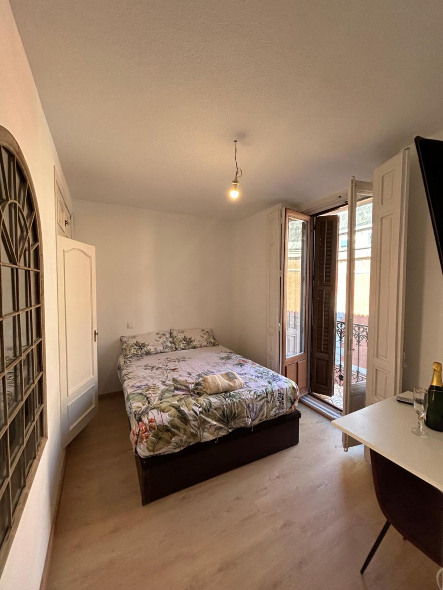 Room In Plaza Mayor Madrid Luaran gambar