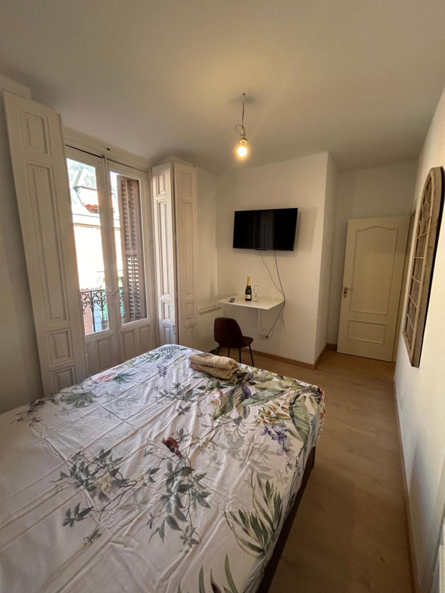 Room In Plaza Mayor Madrid Luaran gambar